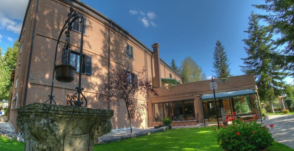 Lh Albergo Il Picchio 페스카세롤리 외부 사진