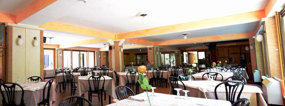 Lh Albergo Il Picchio 페스카세롤리 외부 사진