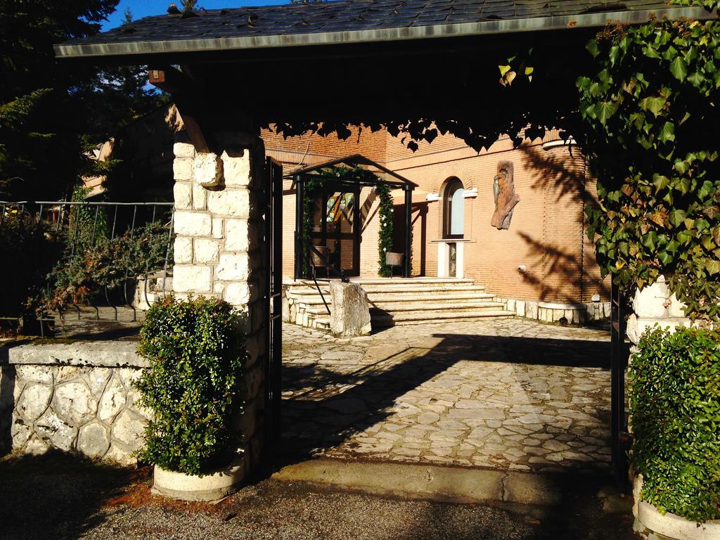 Lh Albergo Il Picchio 페스카세롤리 외부 사진