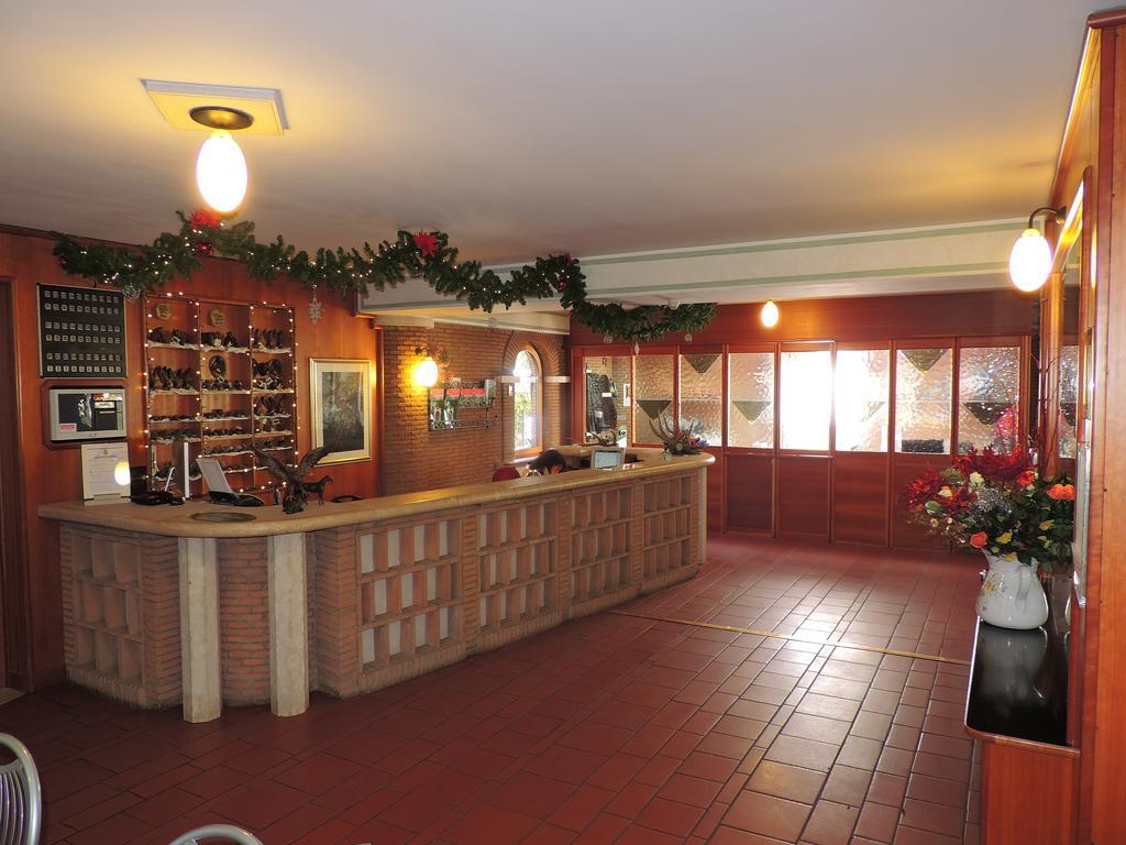 Lh Albergo Il Picchio 페스카세롤리 외부 사진