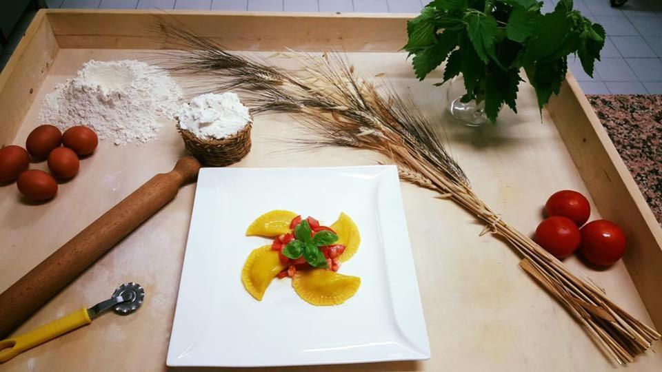 Lh Albergo Il Picchio 페스카세롤리 외부 사진