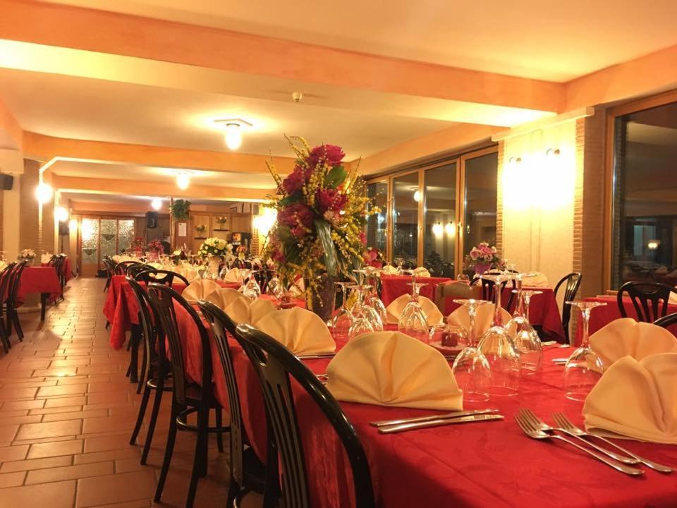 Lh Albergo Il Picchio 페스카세롤리 외부 사진